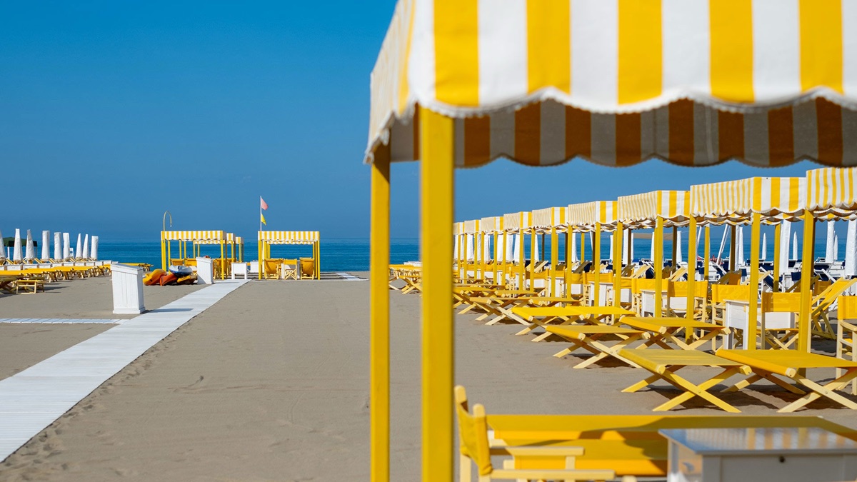 Le tende e i gazebo della spiaggia di Forte dei Marmi